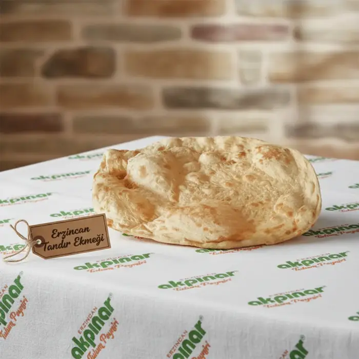Etiketli sunumuyla Erzincan tandır ekmeği masa üzerinde