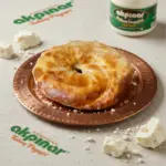 Bakır tabakta Erzincan tandır ketesi ve yanında Akpınar tulum peyniri kavanozu